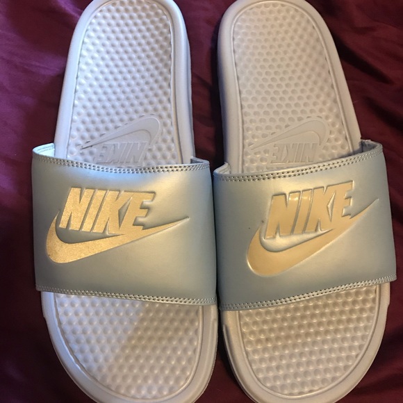 nike benassi slides platinum